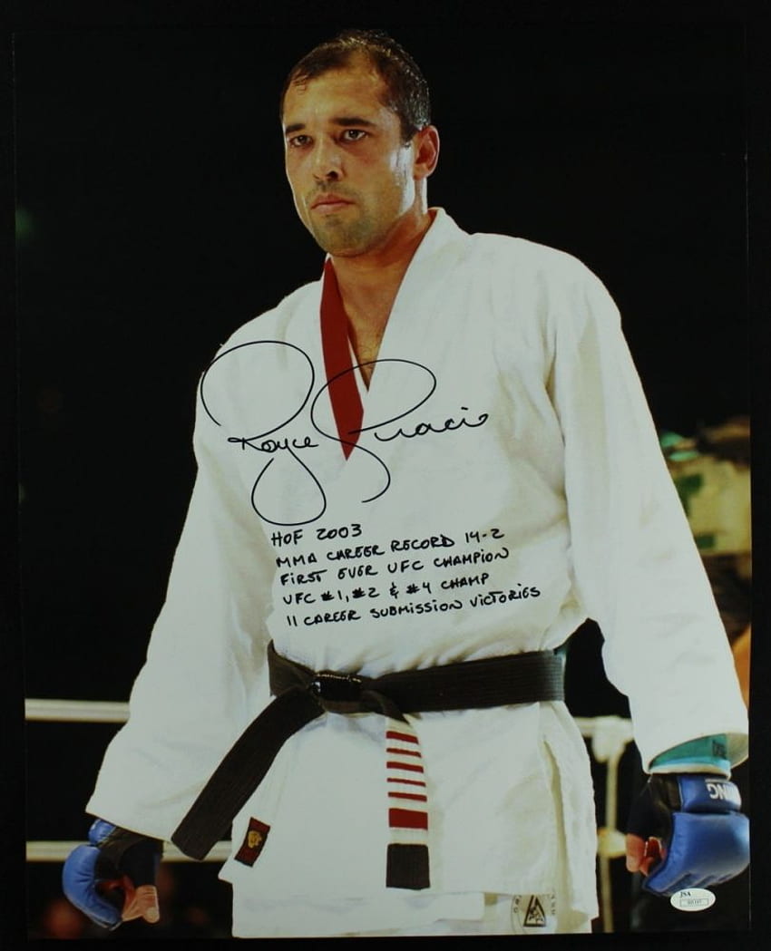 royce gracie. Royce Gracie Signed UFC Action with 5 Inscriptions JSA. Ufc, Royce, Mma fighters, Helio Gracie HD phone wallpaper