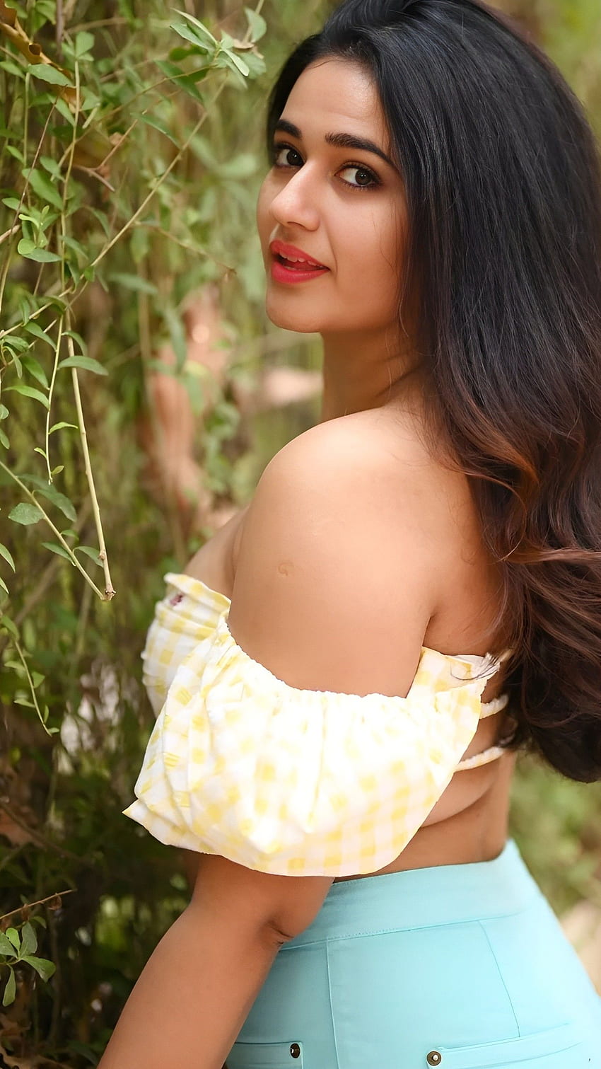 Poonam Bajwa, tamilische Schauspielerin HD-Handy-Hintergrundbild