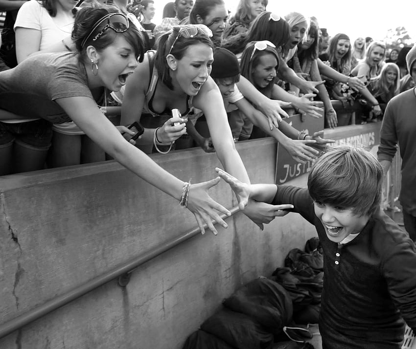 Justin Bieber's fans, justin bieber, great, justin biebers fans, fans HD wallpaper