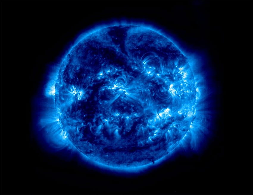 太陽 の 表面 温度 - & Background, Blue Sun HD wallpaper