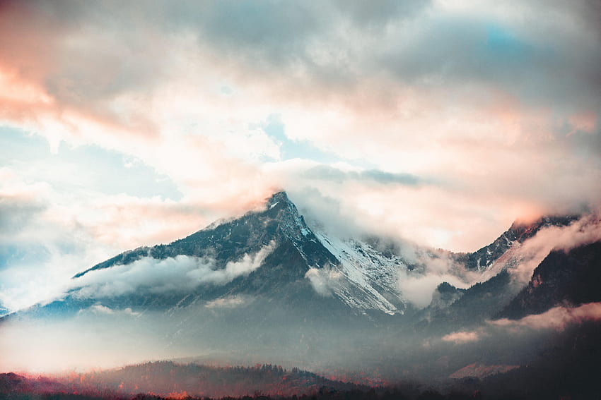 Vista desde arriba, naturaleza, nubes, montaña, vértice, cima, pico, niebla fondo de pantalla