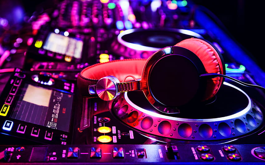 Stazione DJ, mixer, cuffie, equalizzatore, night club, console DJ, musica elettronica Sfondo HD