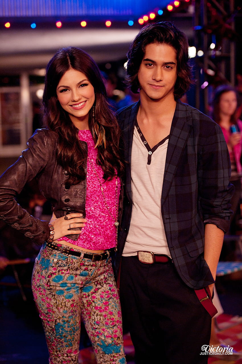 I didn't notice till just now but. WHAT IS UP WITH TORI'S PANTS, Avan Jogia HD phone wallpaper