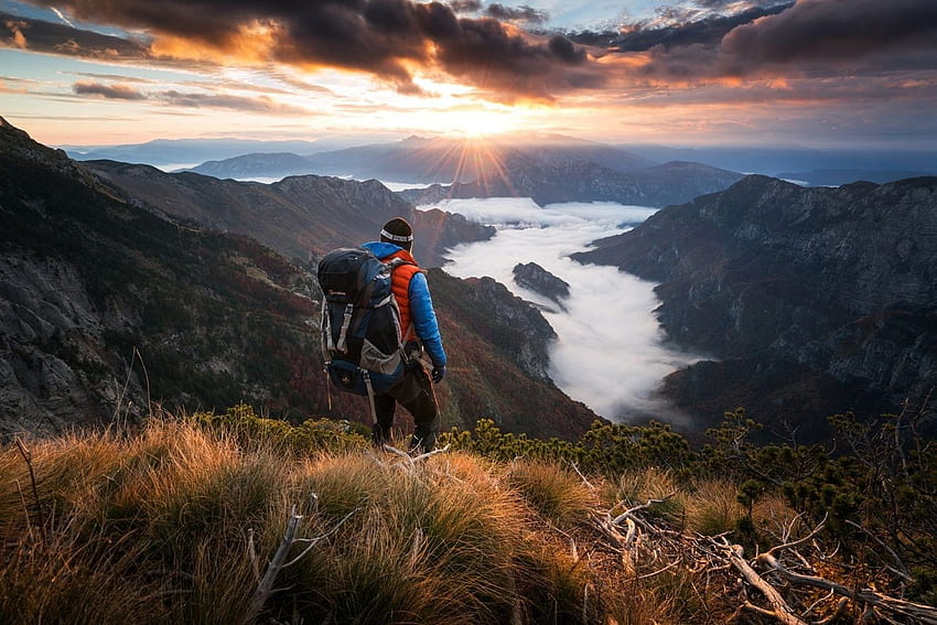Mann, der vor Bergen, Natur, Grafik - Wandern steht HD-Hintergrundbild