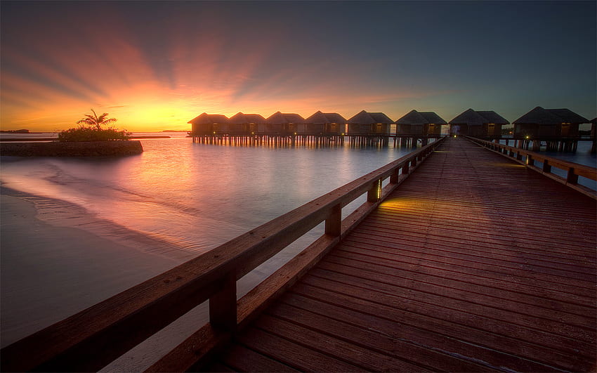 Um pôr do sol nas Maldivas, cabanas, cais, maldivas, pôr do sol, oceano papel de parede HD