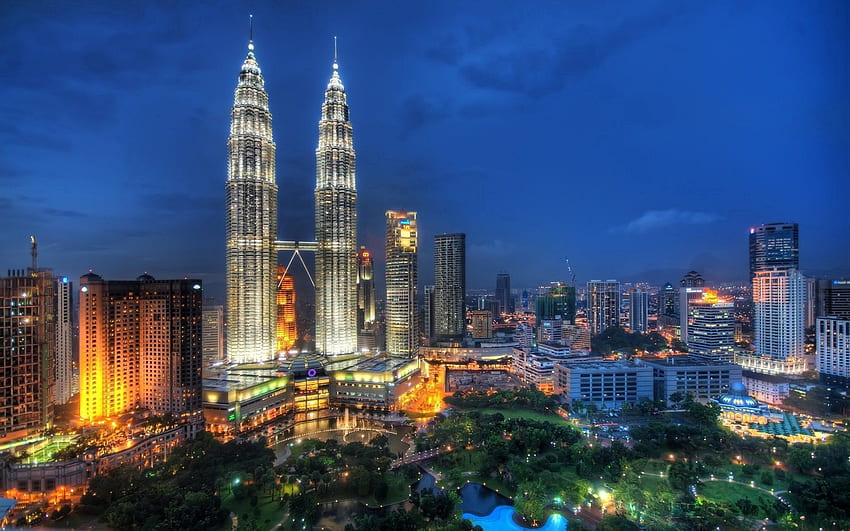 Światła miasta, miasta, drapacze chmur, wieczór, Kuala Lumpur, Malezja Tapeta HD