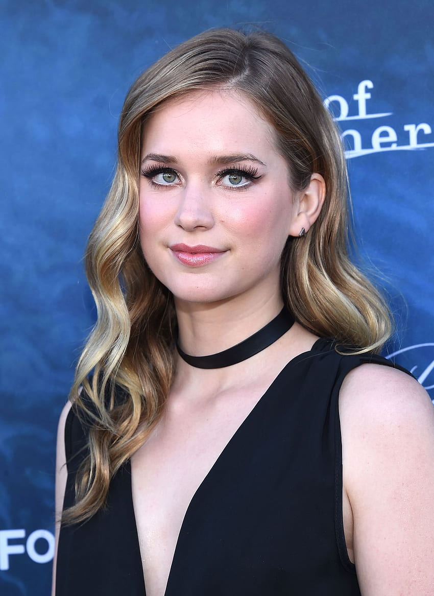 Elizabeth LAIL : Biography and movies HD phone wallpaper | Pxfuel