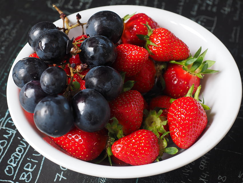 Essen, Erdbeere, Trauben, Beeren, Teller HD-Hintergrundbild