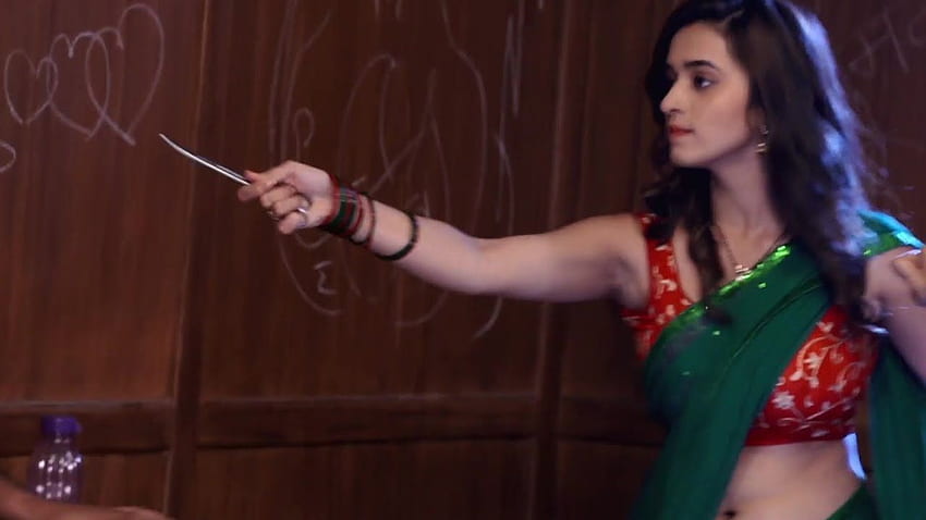 Bhojpuri актриса - Shivani Surve Hot Navel HD тапет