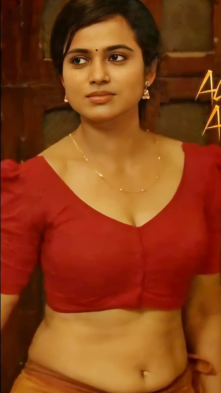 Рамя Пандиан, тамилска актриса, пъп, красавица със сари HD тапет за телефон