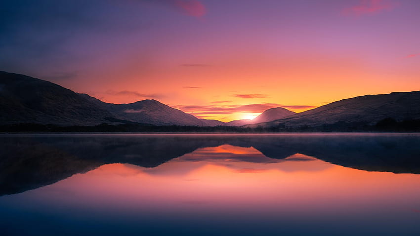 素晴らしい湖の畏敬の念、スコットランド、丘、色、空、太陽、湖 高画質の壁紙