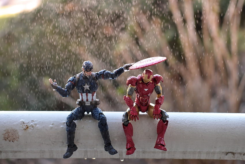 Captain America and Iron Man action figures, Captain America, Iron, Captain America Vs Iron Man HD wallpaper
