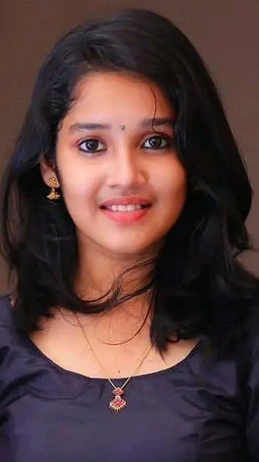 Anikha Surendran, Heroína Telugu Papel de parede de celular HD