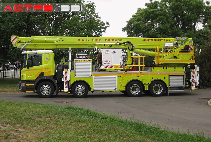 ACT Fire Brigade Aerial Ladder Platform - Bravo 31, australia, wóz strażacki, miasto, straż pożarna, wóz strażacki, strażacy, capitol, canberra, ciężarówki, stolica, straż pożarna, wozy strażackie, scania, ciężarówka Tapeta HD