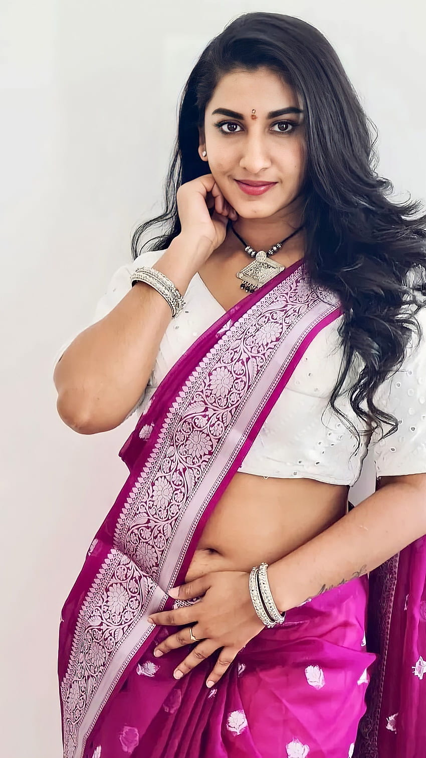 Vishnupriya, telugu actress, navel, saree beauty HD phone wallpaper