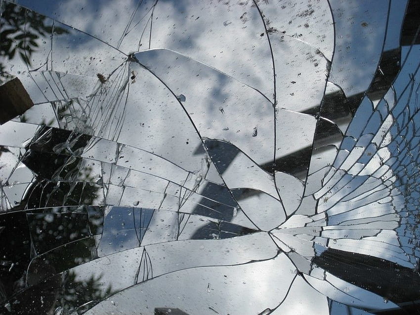พอดคาสต์: กระจกแตก ตอนที่ 1 - สงครามบนหิน วอลล์เปเปอร์ HD