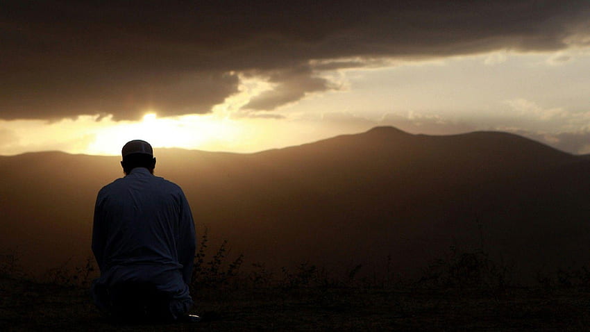 Oración musulmana, hombre orando fondo de pantalla