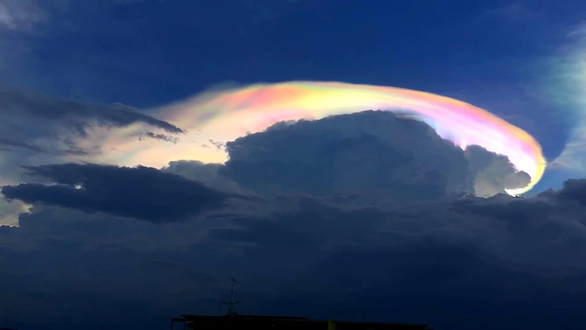 Cloud Iridescence HD wallpaper