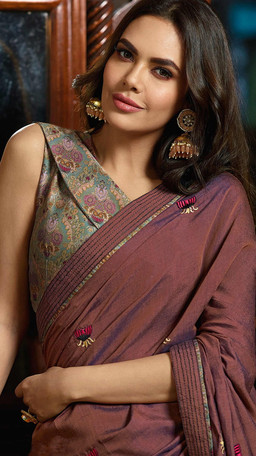 Esha gupta, bollywood actress, saree lover HD phone wallpaper