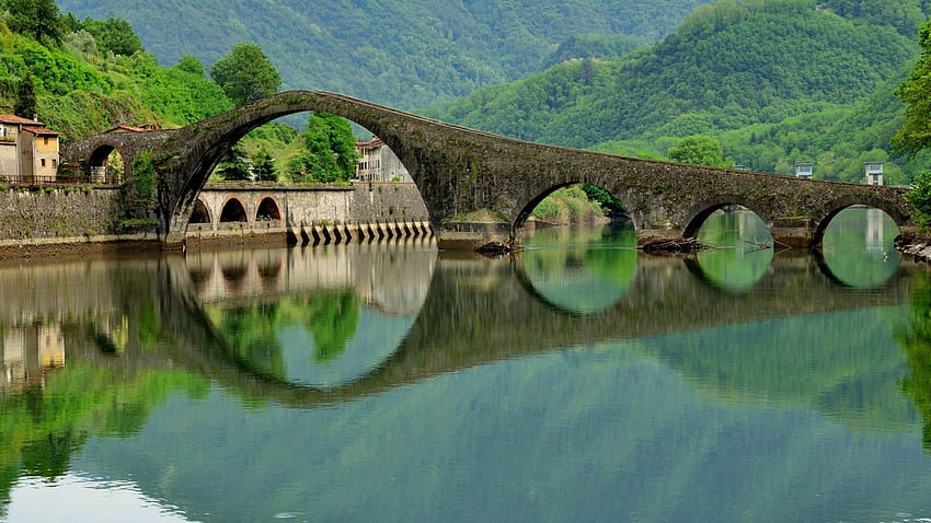 natureza, paisagem, arquitetura, Itália, ponte, ponte velha, arco, árvores, floresta, colinas, prédio antigo, água, lago, reflexão / e fundo móvel papel de parede HD