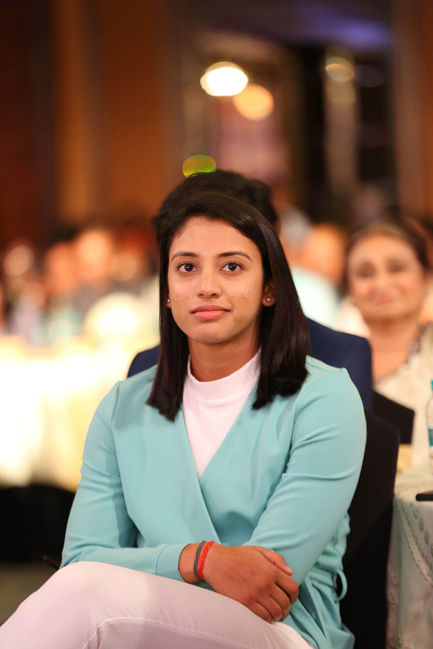 Die indische Kricketspielerin Smriti Mandhana bei den NBT Utsav Awards 2019 HD-Handy-Hintergrundbild