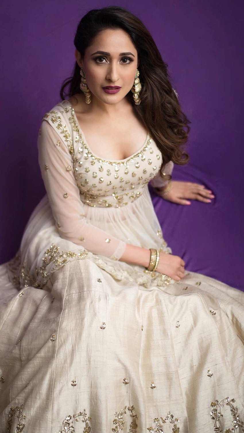 Pragya Jaiswal, Tollywood Actress HD phone wallpaper