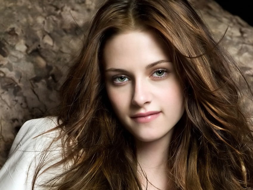 Kristen Stewart's “Twilight” Premiere Beauty is the Best She's Ever Looked