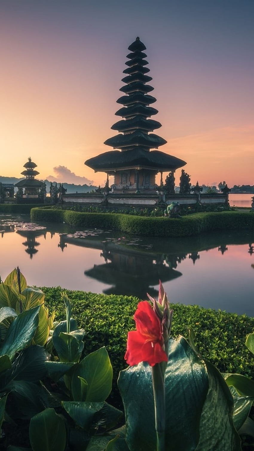 iPhone Bali, świątynia, jezioro, kwiaty, Indonezja - Pura Ulun Danu Bratan Tapeta na telefon HD