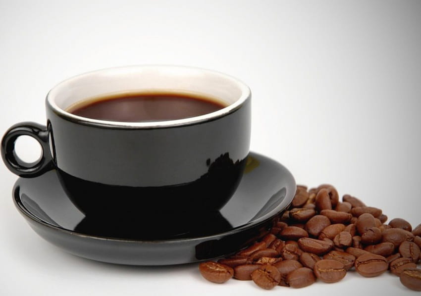 Köstlicher Kaffee in einer schwarzen Tasse, Morgen, weißer brauner schwarzer Wandwasserkaffee, köstlich, Bohnen, Tasse, Flüssigkeit HD-Hintergrundbild