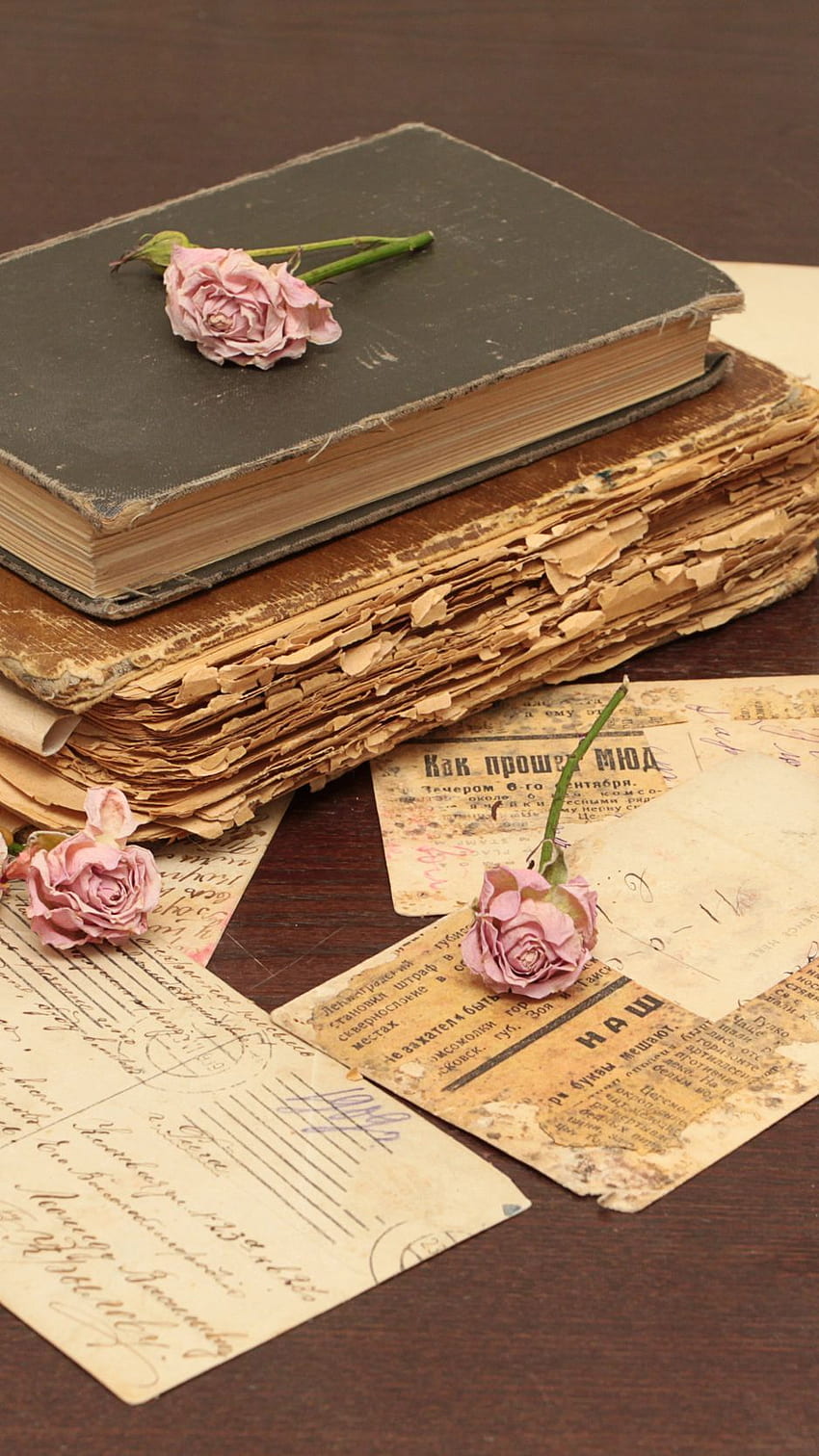 Vintage, Books, Old, Flowers, Roses, Candles, Candle Holders, Letters, Cards, Paper, Table Iphone 8 7 6s 6 For Parallax Background HD phone wallpaper