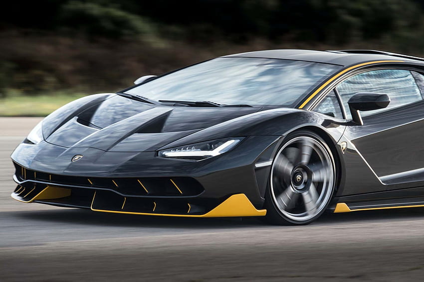 Lamborghini Centenario shows off its speed at Nardo