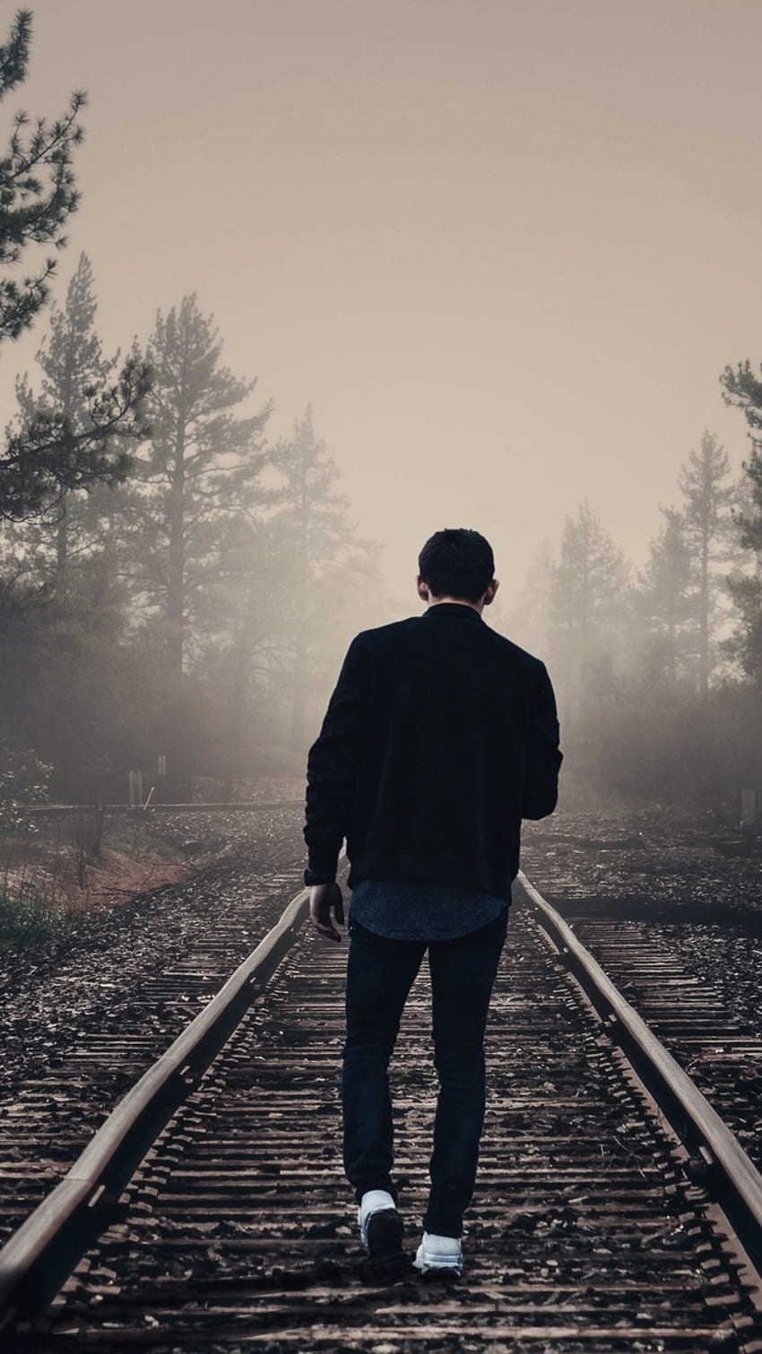 Отношение на самотно момче, ходене по железопътна линия, разходка, железопътна линия HD тапет за телефон