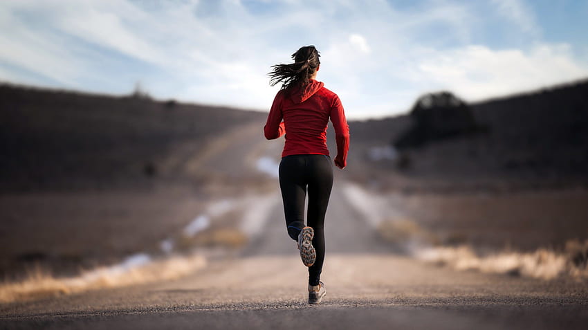 Kobieta biegnąca po drodze, Sport Running Tapeta HD