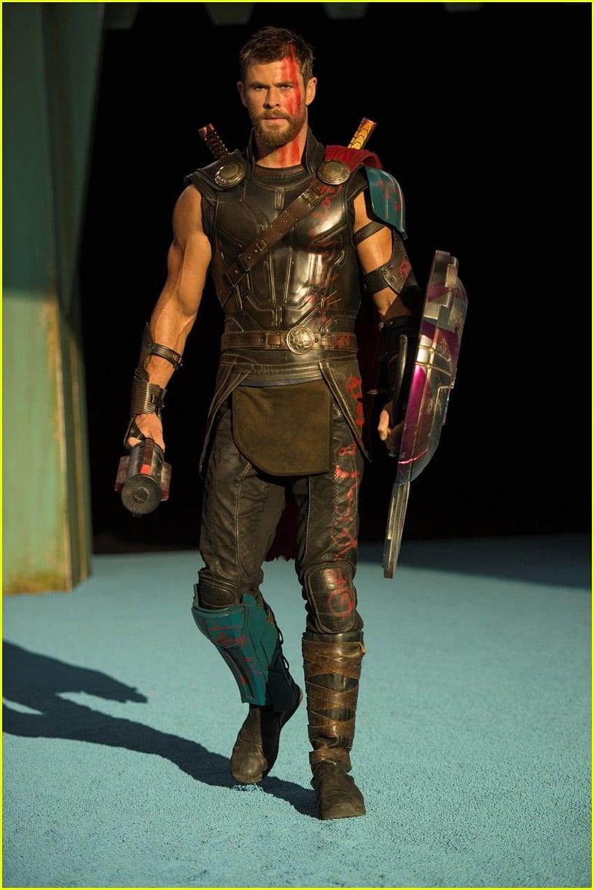 Chris Hemsworth i Tom Hiddleston łączą siły w nowym filmie „Thor: Ragnarok, Thor Short Hair”. Tapeta na telefon HD