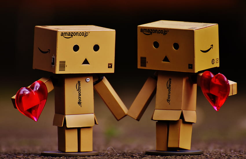 Danbo Amazon Box Robot, Robot de cartón fondo de pantalla