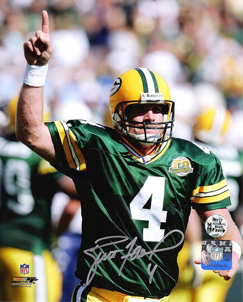 BRETT FAVRE SIGNED GREEN BAY PACKERS POINTING 8X10 AT AMAZON S. Green bay packers, Green bay packers football, Packers HD phone wallpaper