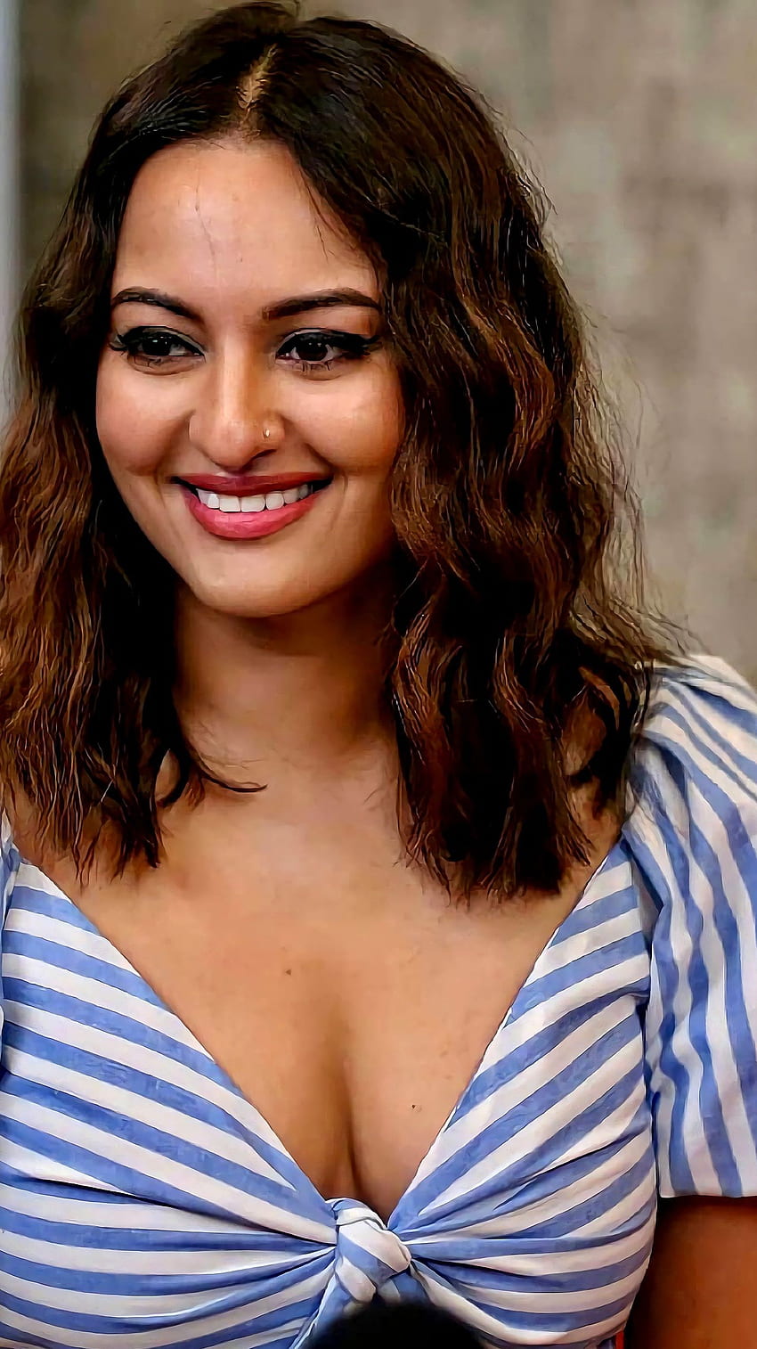Sonakshi Sinha, bollywood actress, , cleavage HD phone wallpaper