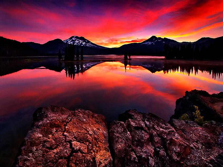 Piękne odbicia, piękne, pomarańczowe, odbicia, góra, odbicie lustrzane, chmury, natura, niebo, zachód słońca Tapeta HD