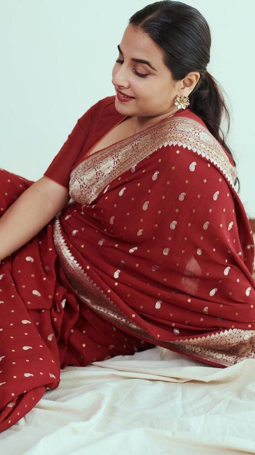 Видя Балан, боливудска актриса, любителка на сарито HD тапет за телефон