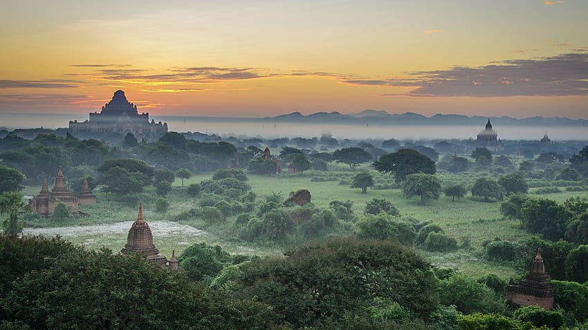Templo de la grafía del paisaje de la niebla de Bagan Myanmar fondo de pantalla