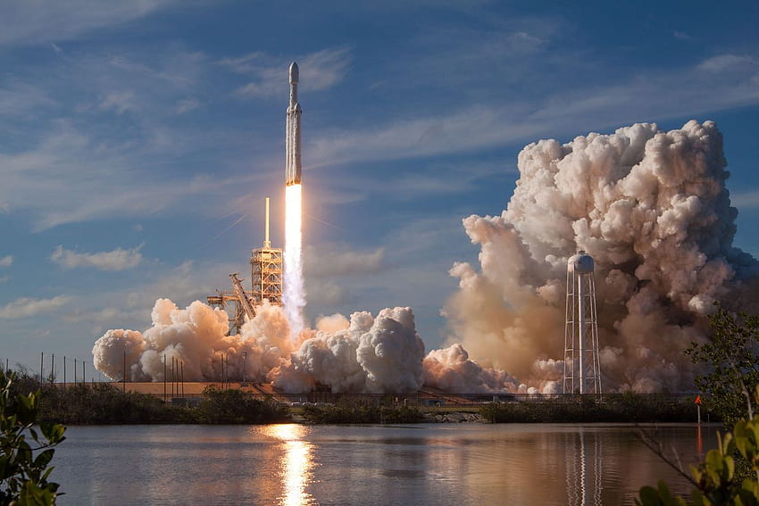 The best and videos of SpaceX's Falcon Heavy launch HD wallpaper