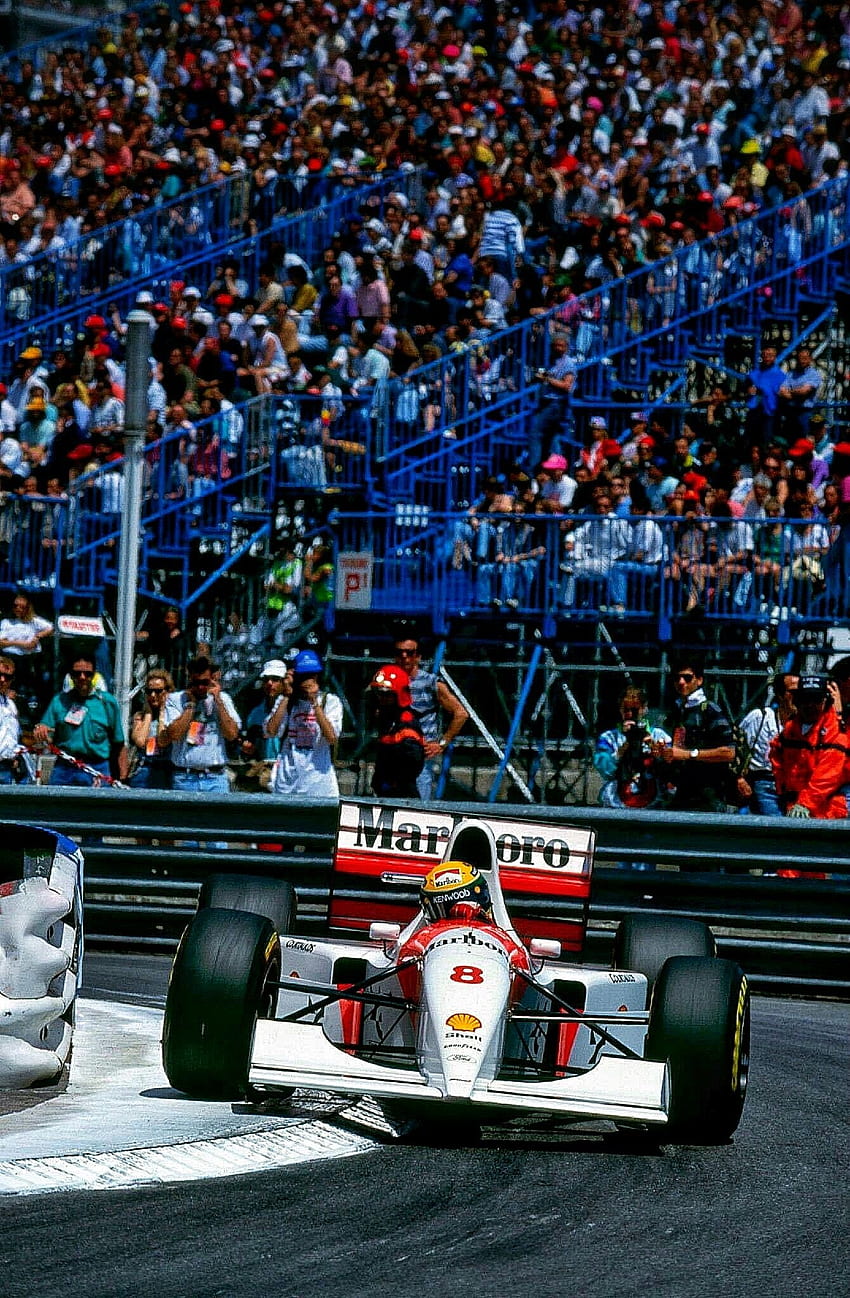 GP Monako - Ayrton Senna wykorzystuje każdy centymetr wąskich uliczek swoim McLarenem Fordem MP4 8 w drodze do piątego Consecu. Ayrtona Senny, Arytona Senny, Ayrtona Tapeta na telefon HD