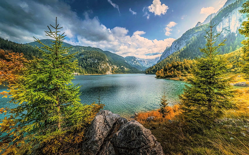 Lac dans les Alpes autrichiennes, nuages, arbres, ciel, montagnes Fond d'écran HD