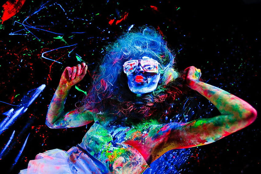 Cant Stop Wont Stop This Neon girl is still partying after falling HD wallpaper