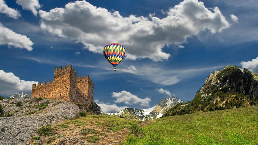 globo aerostático sobre el antiguo castillo, pasos, nubes, globo, castillo, colina fondo de pantalla