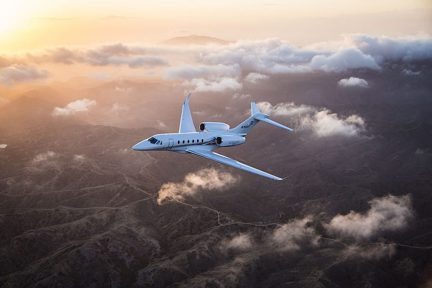 Cessna Citation X+ Jato mais rápido enquanto voa ao pôr do sol - Revista Aircraft Flying papel de parede HD