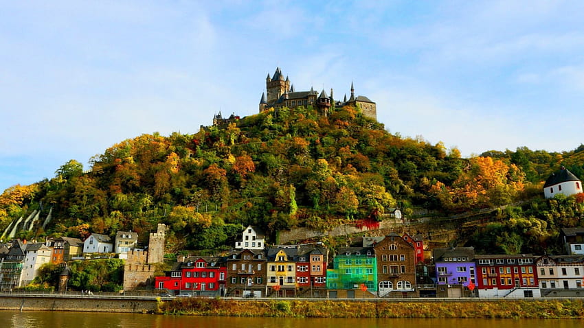 Höhenburg in einer Stadt am Rhein, Fluss, Stadt, Bäume, Burg, Hügel HD-Hintergrundbild