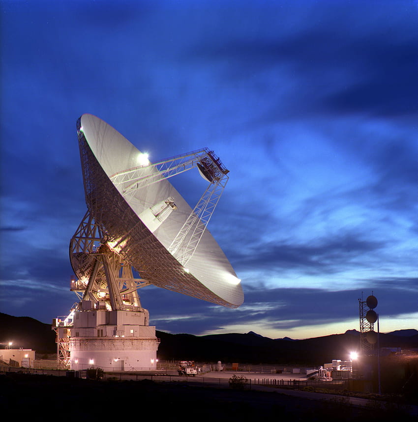 El plato de comunicaciones del espacio profundo de Goldstone California [2400 2425]. Espacio profundo, Tecnología, Instituto de tecnología de California, Antena parabólica fondo de pantalla del teléfono