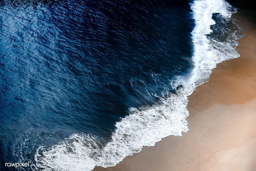 Luftaufnahme von Kelingking Beach, Bali, Indonesien. von / Iswanto. Wellen, Wellen, Strand HD-Hintergrundbild
