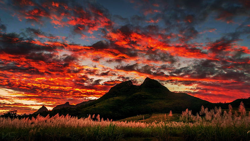 Nubi in fiamme nell'isola di Mauritius, cielo, montagna, autunno, paesaggio, nuvole, colori Sfondo HD